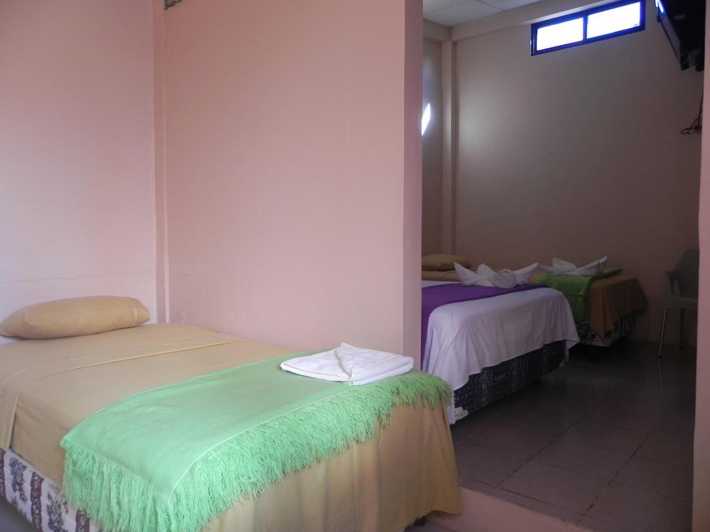 Hostal La Posada De Jose Carlos Puerto Baquerizo Moreno Zimmer foto