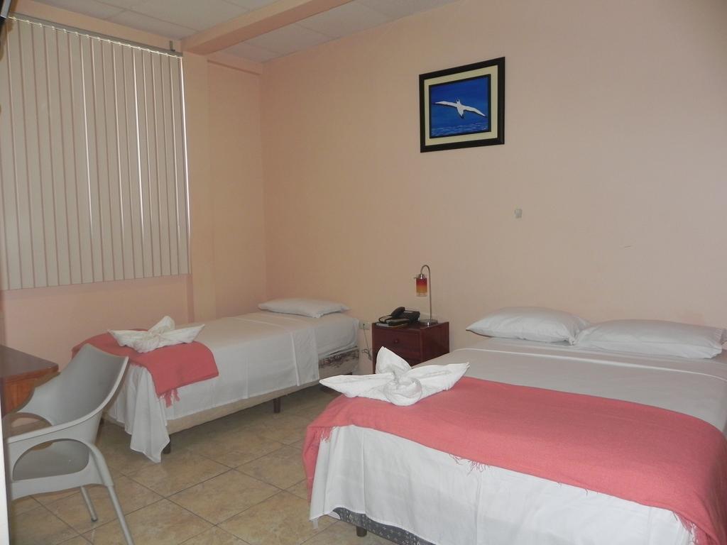 Hostal La Posada De Jose Carlos Puerto Baquerizo Moreno Zimmer foto